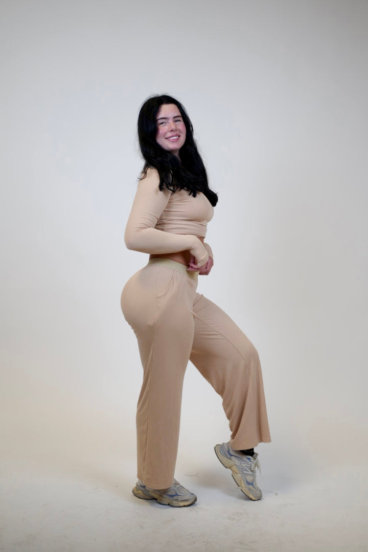 MultiMotion Wide Leg Pants